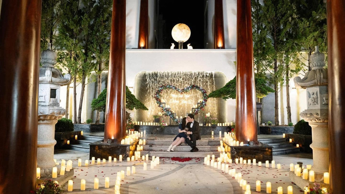 Doanh nhân Mai Lisa (tên thật Phan Thị Mai) là nữ đại gia nổi tiếng với chuỗi thẩm mỹ viện danh tiếng Mailisa. Mai Lisa từng gây xôn xao dư luận khi tặng chồng là doanh nhân Hoàng Kim Khánh siêu xe 200 tỷ đồng nhân kỷ niệm ngày cưới.