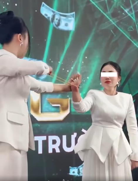 Cách làm tưởng chừng như vô cùng "trẻ con" và khó hiểu này đang được 1 công ty áp dụng. Công ty này còn quay lại video, đăng tải lên MXH thu hút về rất nhiều sự chú ý.