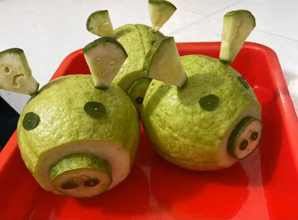 Mới đây, loạt ảnh mâm cỗ trung thu của một tài khoản đăng tải lên MXH thu hút về rất nhiều sự chú ý. Theo đó, chủ nhân của mâm cỗ bày tỏ dù đã cố gắng nhưng kết quả chỉ được đến vậy mà thôi.