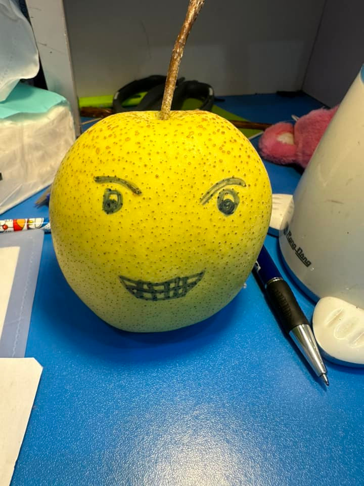 Nhiều người cũng khoe thành quả của hội người "không khéo tay nhưng hay làm". Chả cần phải tỉa tót gì, chỉ thêm một vài nét mực là đã có ngay thành quả...