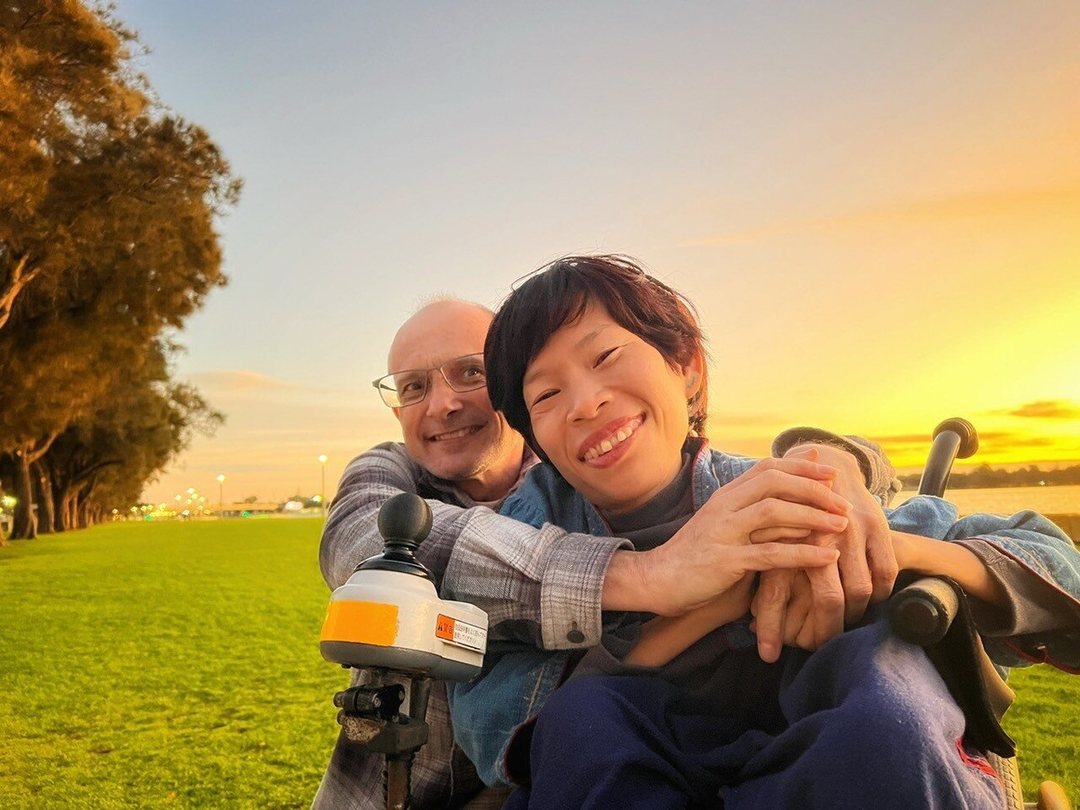 Chính chị Vân là người truyền sự tích cực, ấm áp cho chàng kỹ sư. Neil hạ quyết tâm chinh phục bằng được cô gái Việt Nam đặc biệt này. Đầu năm 2018, anh quyết định nghỉ việc và bay sang Việt Nam, sống chung với Vân. Khoảng 1 năm sau đó, hai người kết hôn.