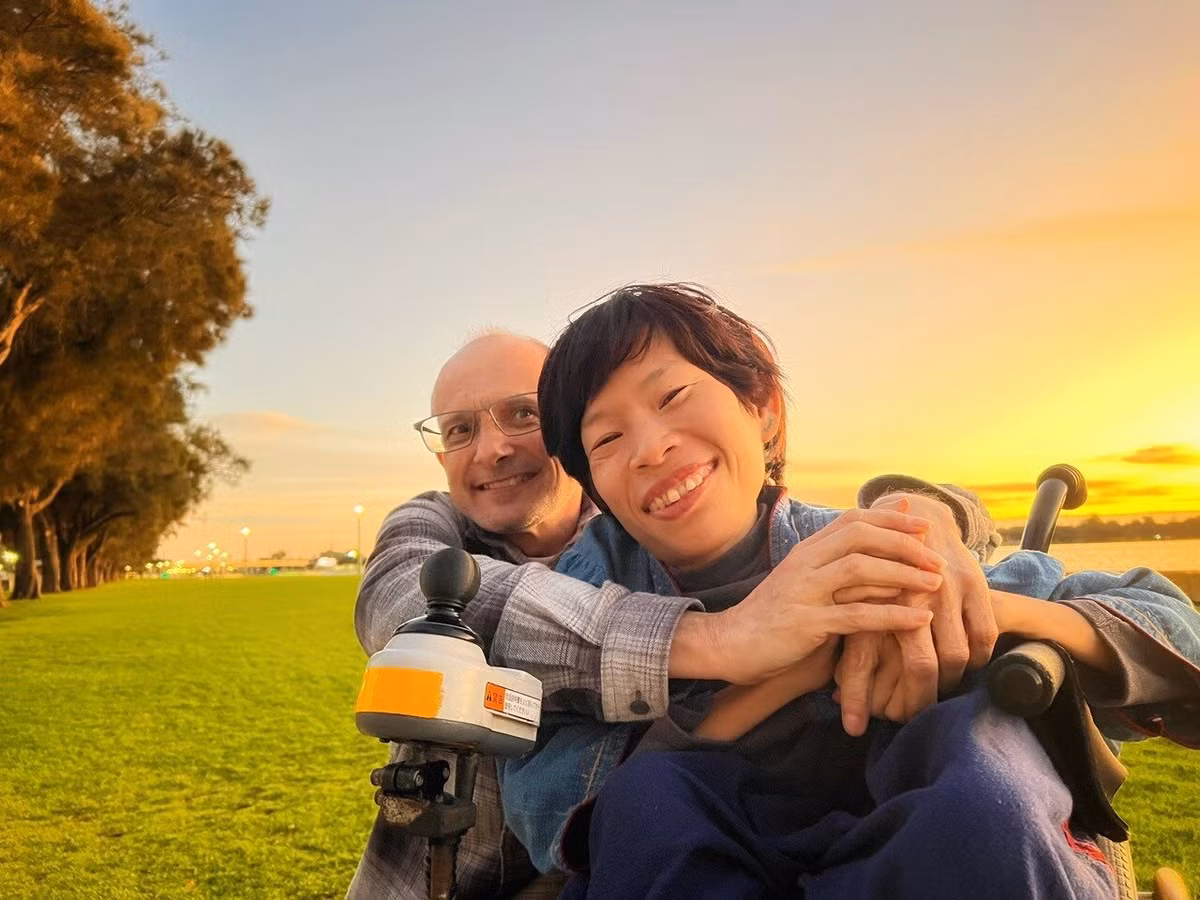 Chính chị Vân là người truyền sự tích cực, ấm áp cho chàng kỹ sư. Neil hạ quyết tâm chinh phục bằng được cô gái Việt Nam đặc biệt này. Đầu năm 2018, anh quyết định nghỉ việc và bay sang Việt Nam, sống chung với Vân. Khoảng 1 năm sau đó, hai người kết hôn.