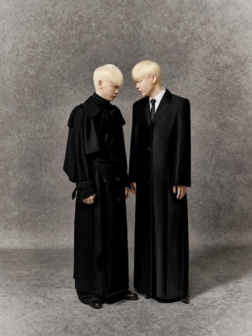 Nhiều năm trước, Xuân Huy – Xuân Hùng được nhiều người biết đến khi xuất hiện trong bộ ảnh “Twins” của nhiếp ảnh gia Đỗ Mạnh Cường.