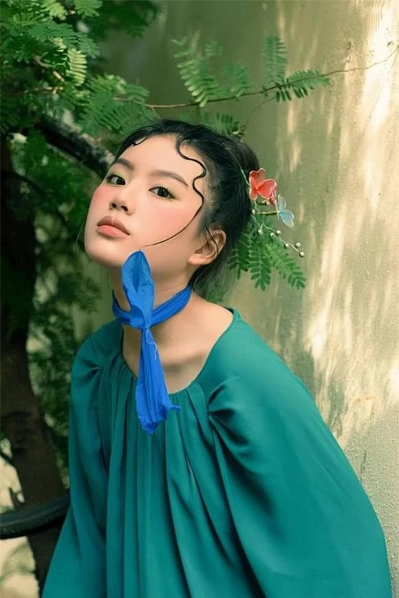 Trong bộ ảnh gần đây, cô nàng khiến nhiều người ngạc nhiên khi có khả năng bắn ảnh không thua kém một người mẫu chuyên nghiệp nào.