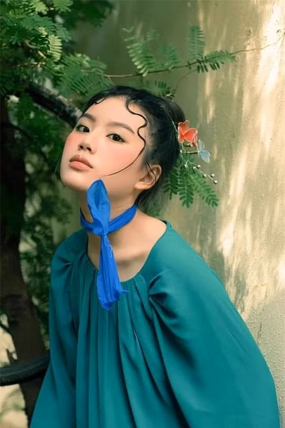 Trong bộ ảnh gần đây, cô nàng khiến nhiều người ngạc nhiên khi có khả năng bắn ảnh không thua kém một người mẫu chuyên nghiệp nào.