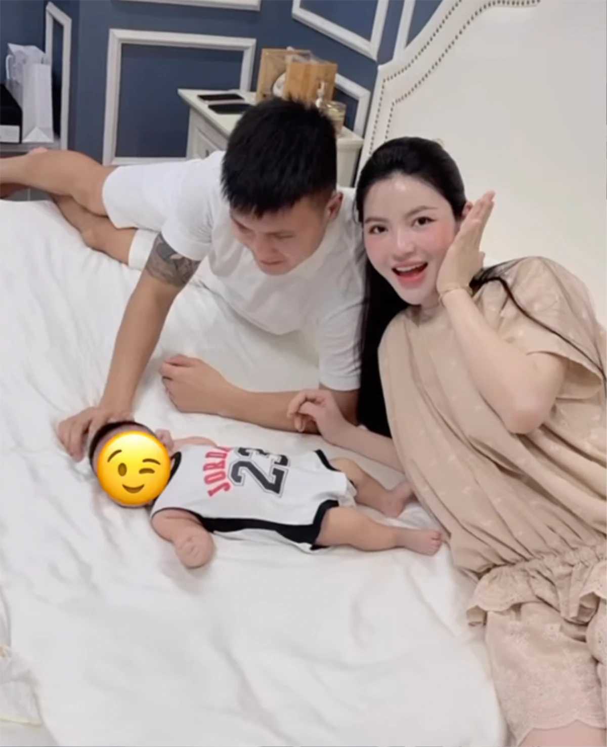 Mẹ Quang Hải tuổi U60 lên sóng, nhan sắc ngỡ ngàng - Hình 5 Me Quang Hai tuoi U60 len song, nhan sac ngo ngang-Hinh-5