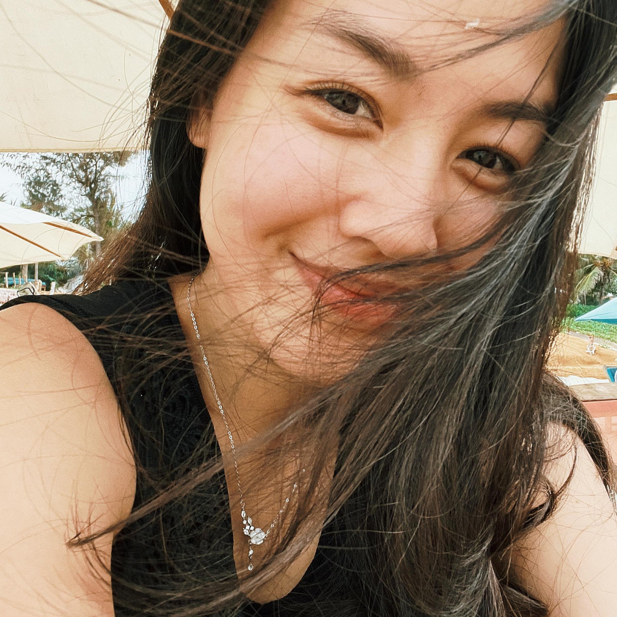 MC Hồng Nhung là người dẫn chương trình quen thuộc trong chương trình Cà phê sáng, cô cũng từng dẫn nhiều show lớn như 360 độ thể thao, Giai điệu tự hào, Điều ước thứ 7, Change Life – Thay đổi cuộc sống...