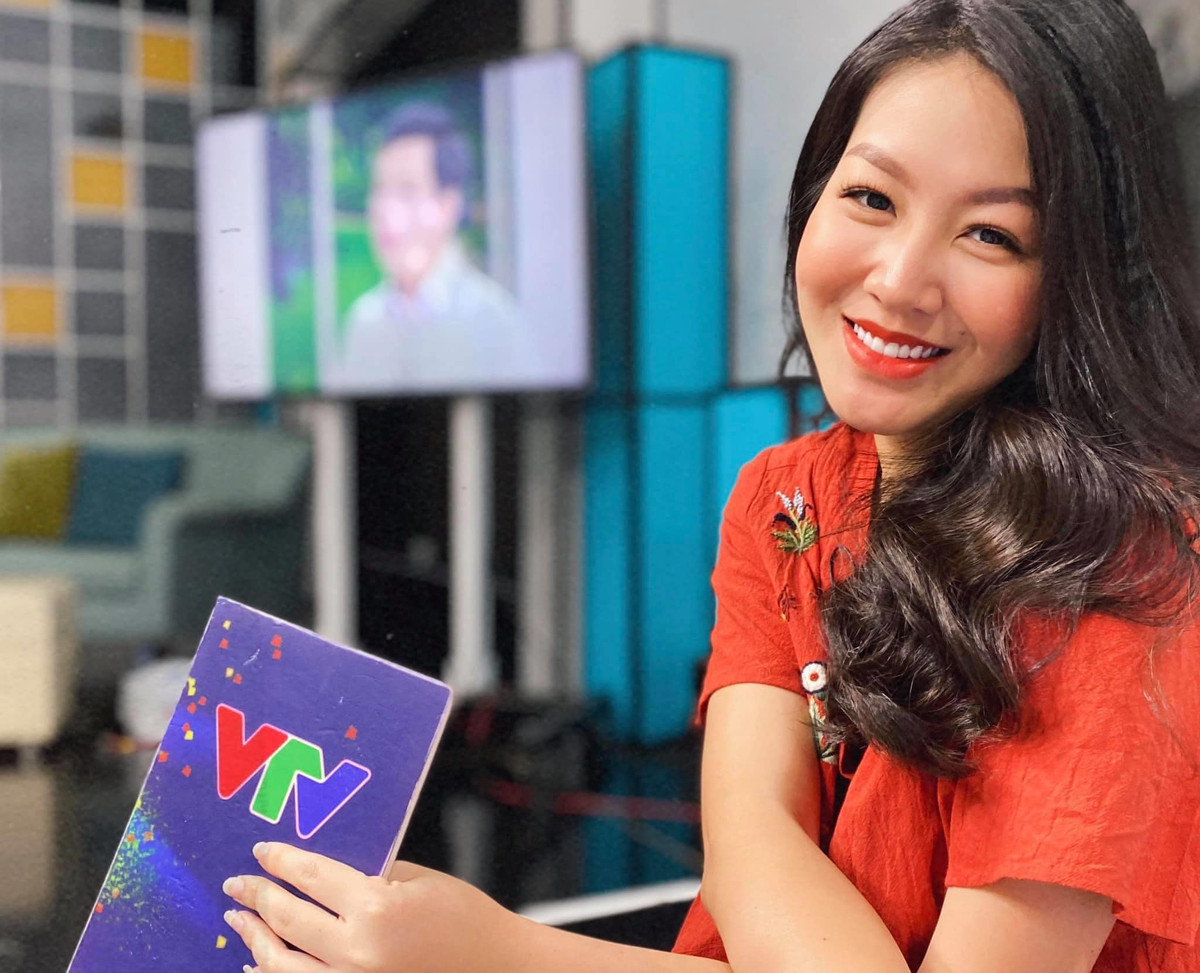 Hồng Nhung là một trong những bóng hồng nhiều lần lọt vào danh sách đề cử 'Biên tập viên ấn tượng' tại VTV Awards. (Ảnh: FBNV)