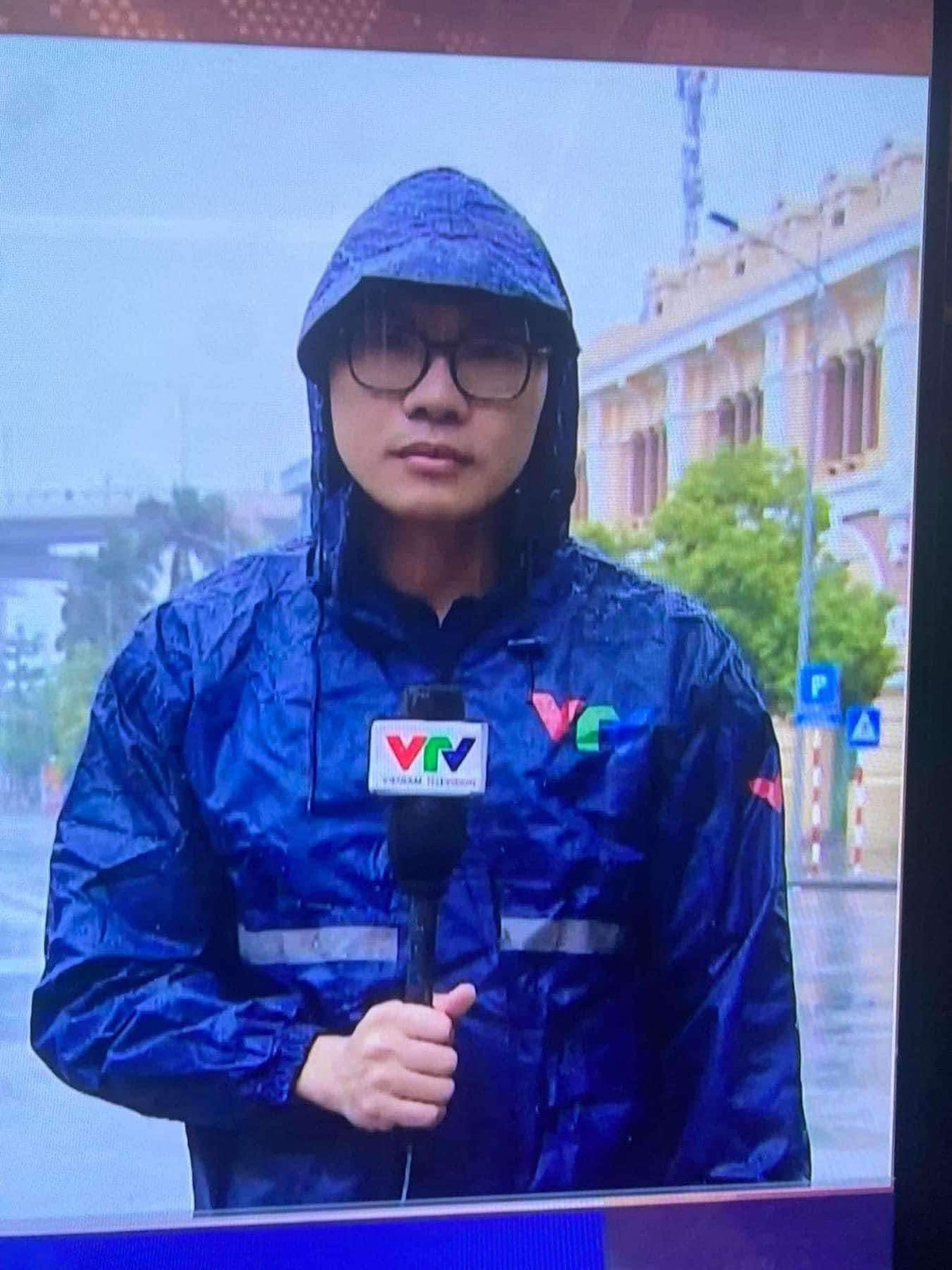 Với tinh thần của những phóng viên thời sự khi đi vào những nơi là điểm nóng, các phóng viên của VTV đều mong muốn đưa được thông tin nhanh nhất, mới nhất để cho người dân biết được bão đang diễn biến ở đâu, như thế nào.