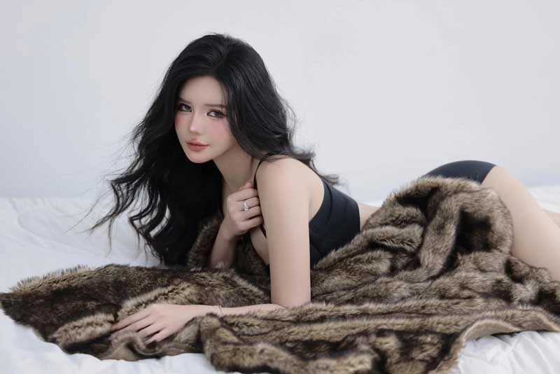 Nhờ gương mặt đẹp, thân hình sexy cộng thêm sự táo bạo mà Phương Trinh được nhiều nhãn hàng chú ý.