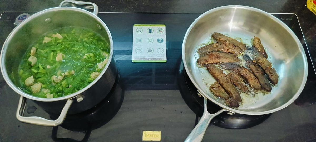 Không phong phú như những bữa cơm hàng ngày nhưng nhiều gia đình vẫn cảm thấy vô cùng hạnh phúc khi vẫn còn đủ thực phẩm để chế biến ra bữa ăn như thế này. (Ảnh: @giandon.35)