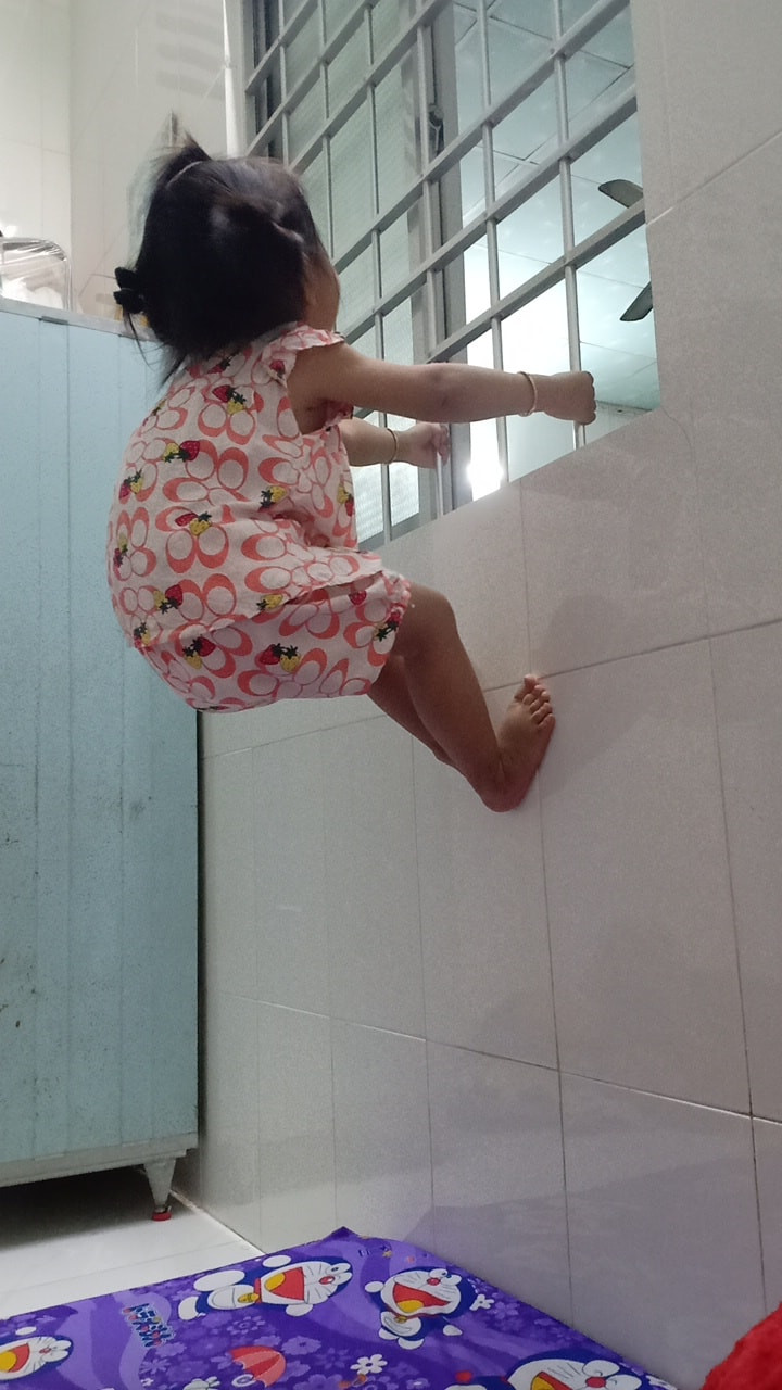 Người ta thường nói đẻ con gái cho thùy mị nết na, thế nhưng khi nhìn những hình ảnh như thế này chắc nhiều người sẽ phải nghĩ lại.