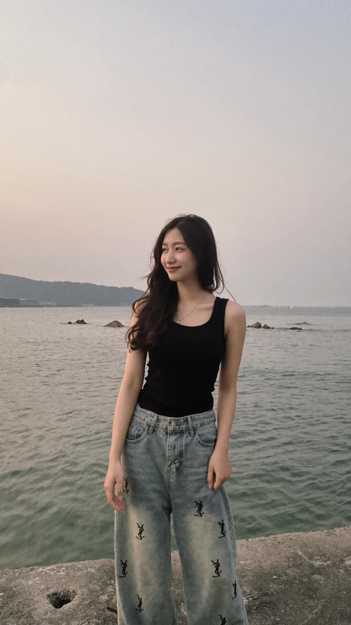 Sau cuộc thi, Ánh Tuyết cũng nhận được khá nhiều lời mời hợp tác. Tuy nhiên, cô vẫn khẳng định, mục tiêu chính của cô là hoàn thành việc học để thực hiện ước mơ trở thành một cô giáo. (Ảnh: FBNV)