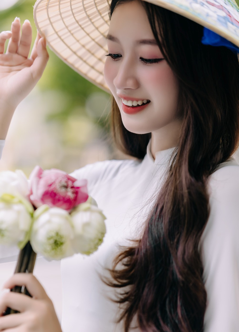 Ánh Tuyết từng giành được nhiều danh hiệu trong các cuộc thi sắc đẹp. Cô nàng từng đạt danh hiệu hoa khôi xứ Nghệ, với thành tích lọt vào top 10 cuộc thi Hoa cúc biển Cửa Lò.