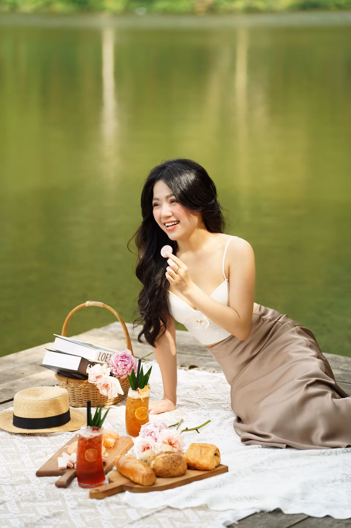 MC Đồng Thu kết hôn sớm năm 24 tuổi. Hiện cô đang sống hạnh phúc cùng ông xã hơn 7 tuổi làm trong lĩnh vực công nghệ thông tin.