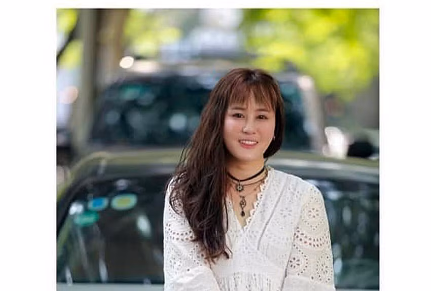 Để tạo cho cái mác tiểu thư hào môn thêm chân thật, Tina Dương cũng rất chăm chút cho ngoại hình, từ cách ăn mặc, đến cách dùng đồ hiệu, cùng với sự xuất hiện ở những nơi sang chảnh của giới nhà giàu.