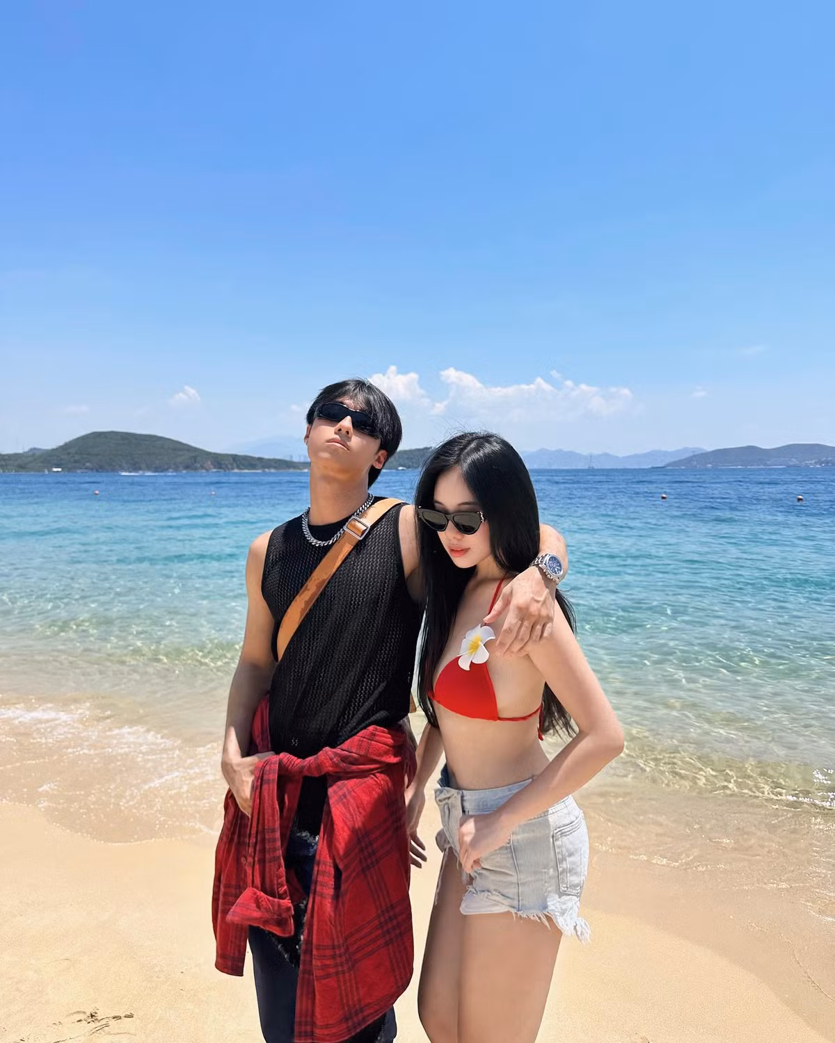 Cả 2 thường xuất hiện cạnh nhau không khác gì một cặp đôi.