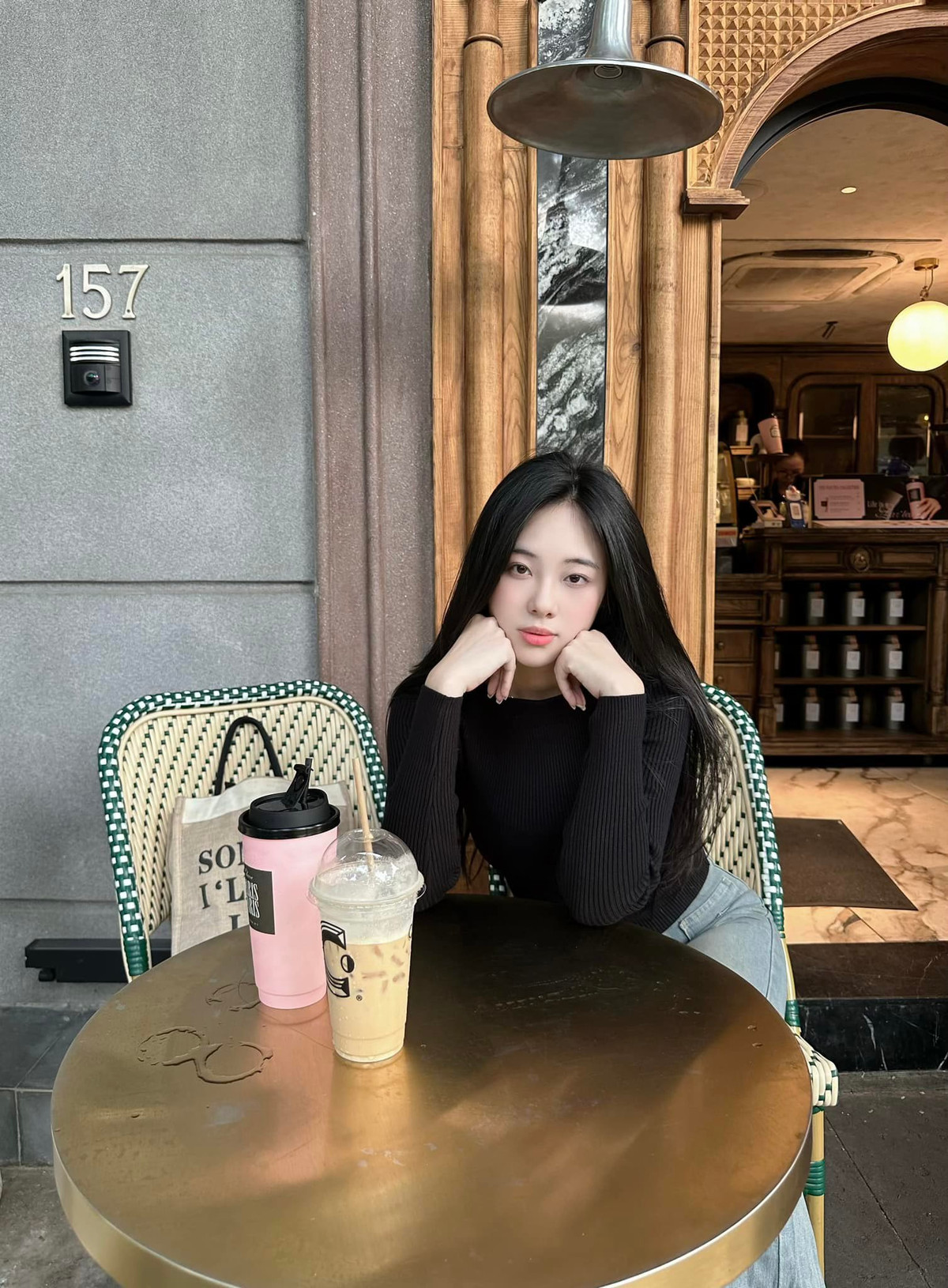 Hương Nhi đang theo đuổi công việc kinh doanh cả 2 mảng thời trang và làm đẹp.