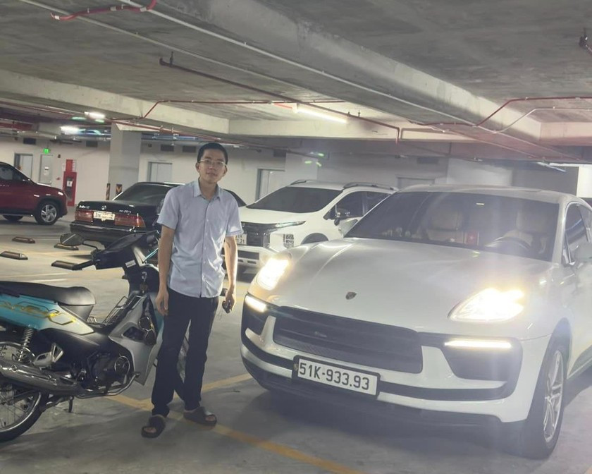 Dù không còn siêu xe Porsche nhưng hai vợ chồng bác sĩ Trần Ngọc Trung vẫn rất hài lòng với cuộc sống hiện tại. Mỗi sáng, vợ chồng đèo nhau trên chiếc xe máy cũ đi làm.