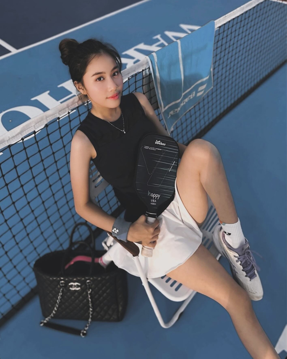 Trên trang cá nhân, Gia Thùy thường đăng tải những khoảnh khắc trên sân thể thao, trong đó có bộ môn pickleball đang làm mưa làm gió thời gian gần đây.