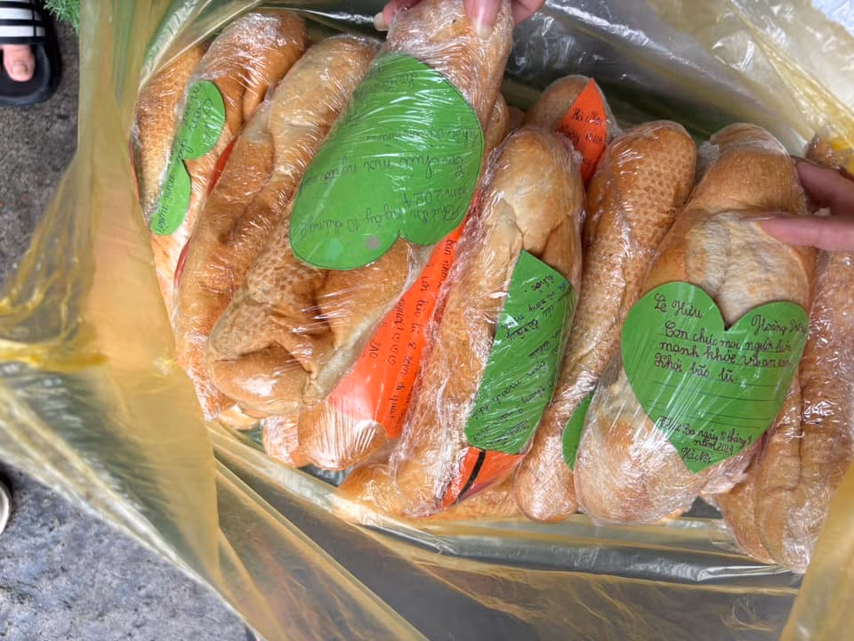 Những ngày vừa qua, một số tỉnh miền Bắc đang phải hứng chịu trận lũ lụt lịch sử, nhiều bản làng bị cuốn trôi, nhiều người đã phải bỏ mạng, nhiều người vẫn còn mắc kẹt...