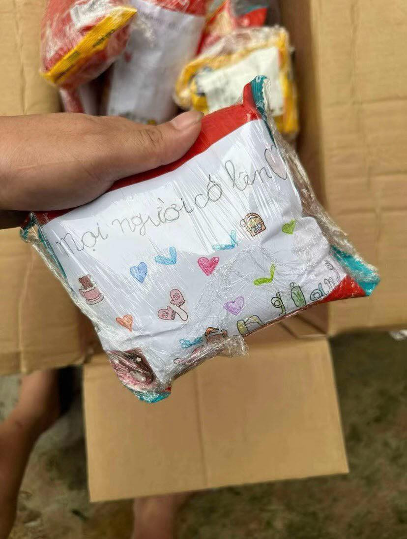 Cùng những hình vẽ tay vô cùng đáng yêu.