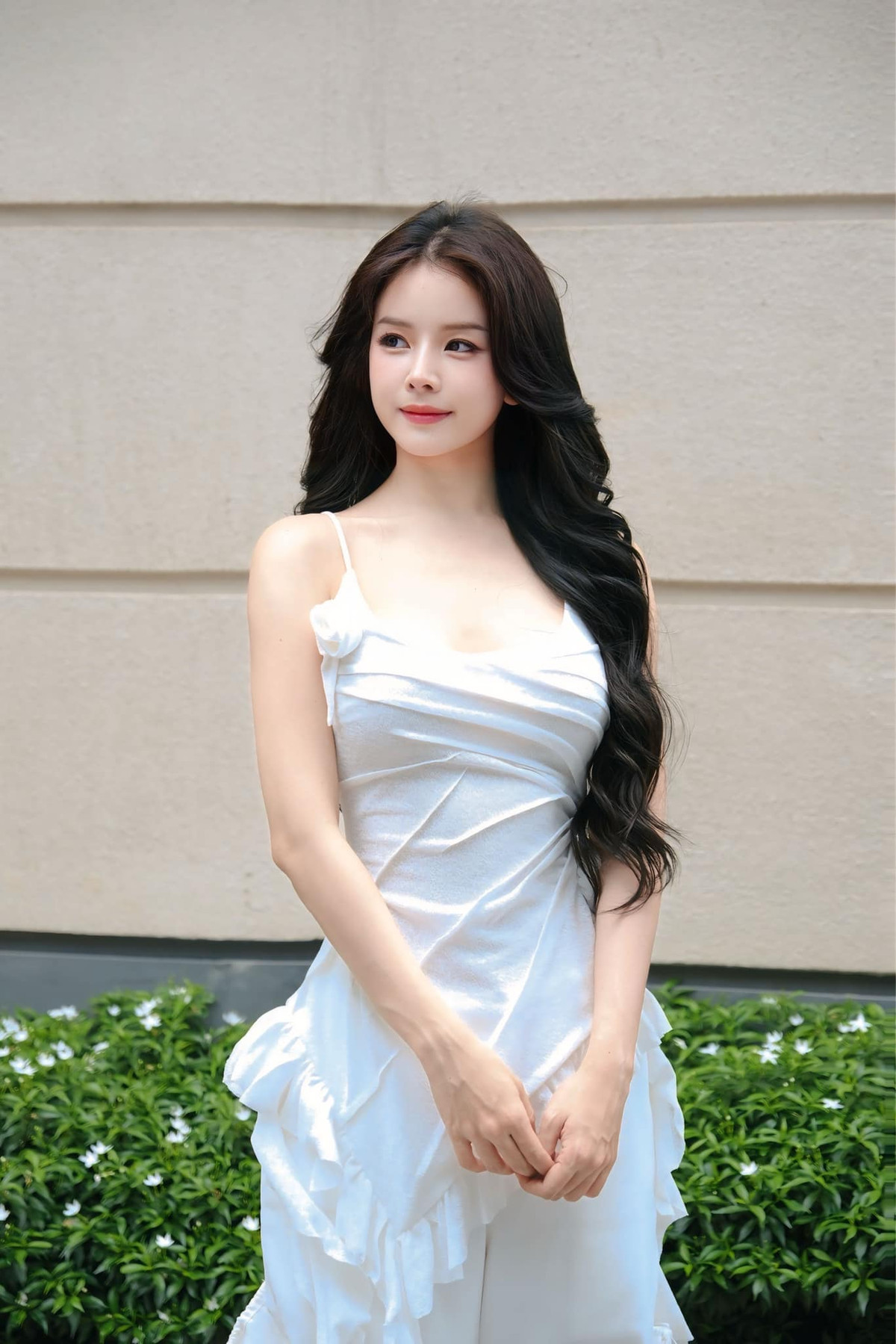 Dạo gần đây, Mie tích cực đi diễn quốc tế với lịch trình dày đặc, trước thì là các nước châu Á như Thái Lan, gần đây là các quốc gia châu Âu.