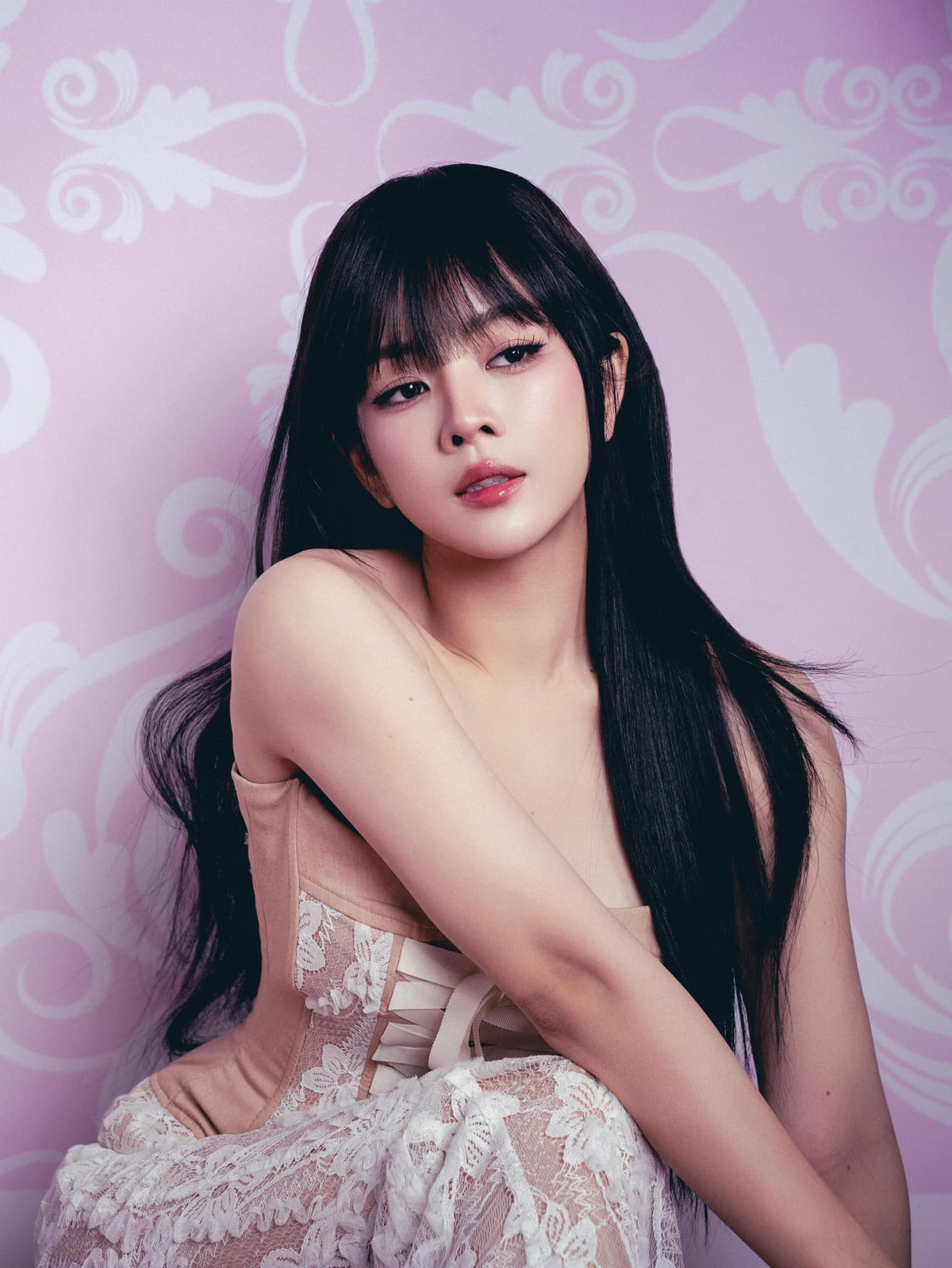 Trong loạt ảnh mới đây, thay vì hình tượng ngọt ngào như thường thấy, Mie xuất hiện với phong cách trưởng thành, gợi cảm hơn.