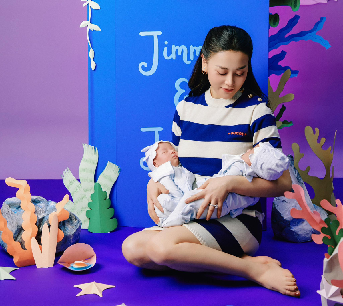 Phương Oanh và Shark Bình có 2 con song sinh là bé Jimmy và Jenny, chào đời hồi tháng 5 vừa qua.