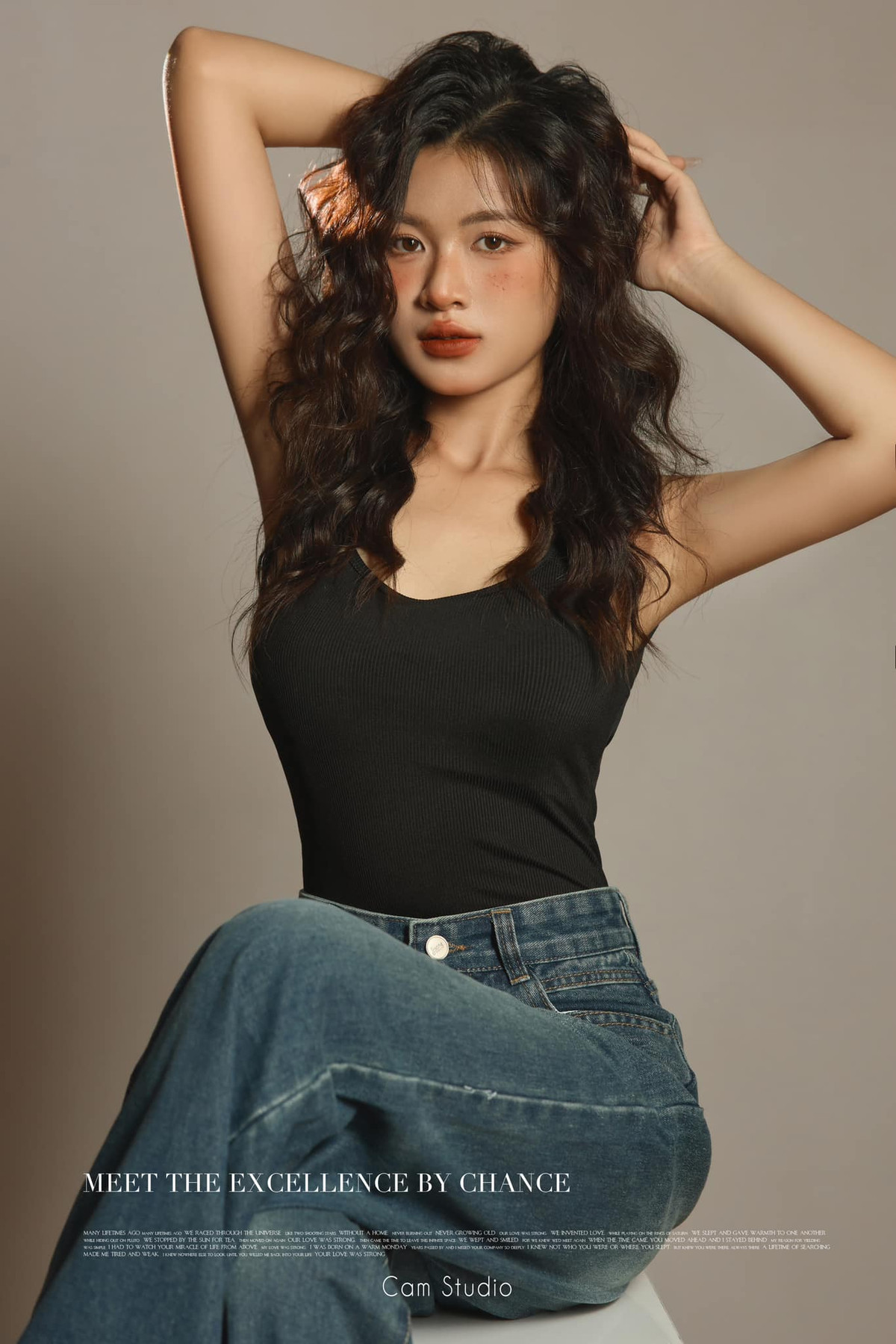 Chia sẻ thêm về quyết định chọn ngành Giáo dục Tiểu học, cô gái xứ Nghệ mong muốn sẽ viết tiếp ước mơ của mẹ mình. Ngày xưa mẹ của Hiền từng theo học ngành sư phạm nhưng không đủ điều kiện nên đành bỏ dở.