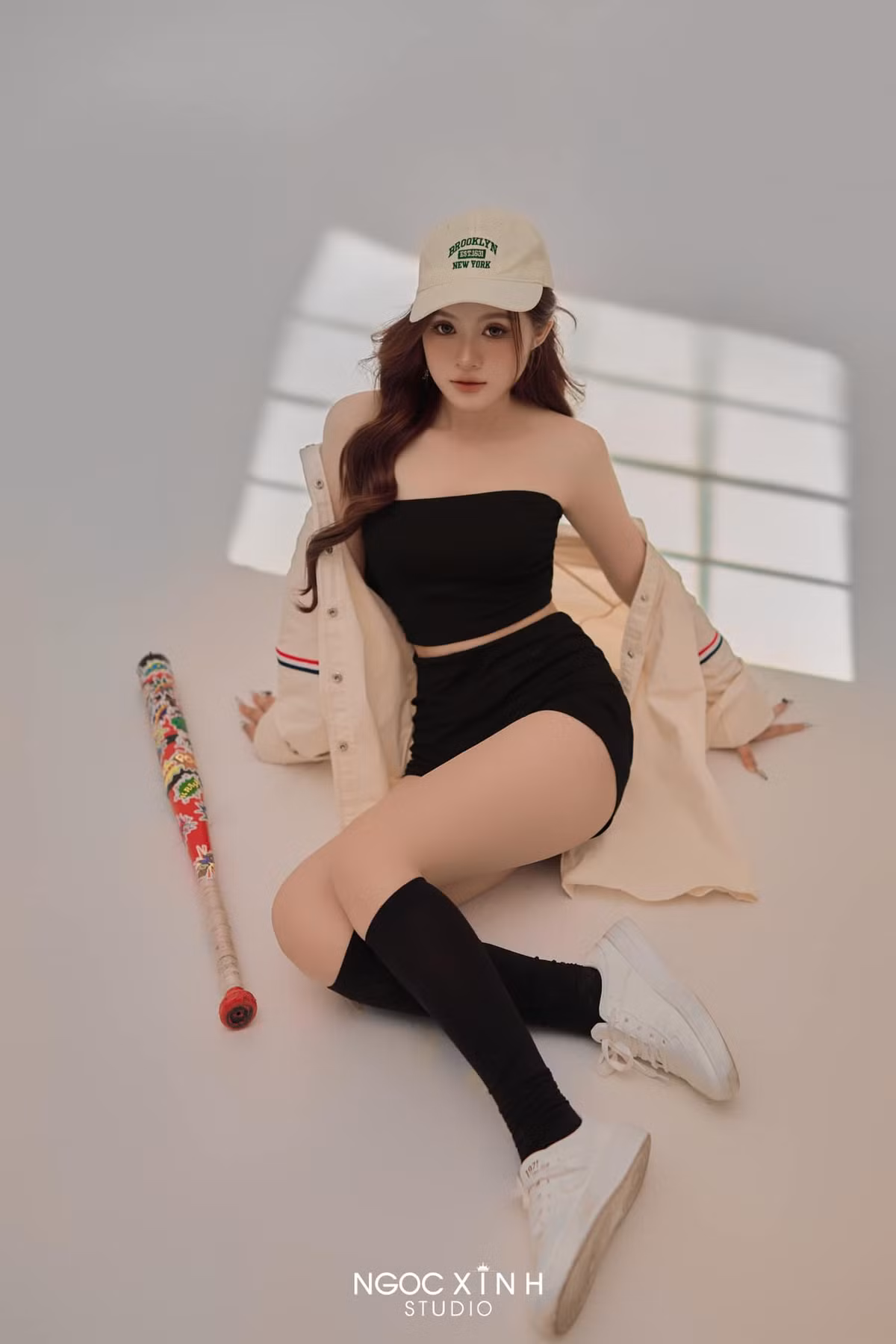 Thu Hiền cao 1m60, nặng 47kg. Cô thường chạy bộ, đi bộ, nhảy dây kết hợp trong khoảng 30 phút/ngày để giữ dáng khỏe - đẹp. (Ảnh: FBNV)