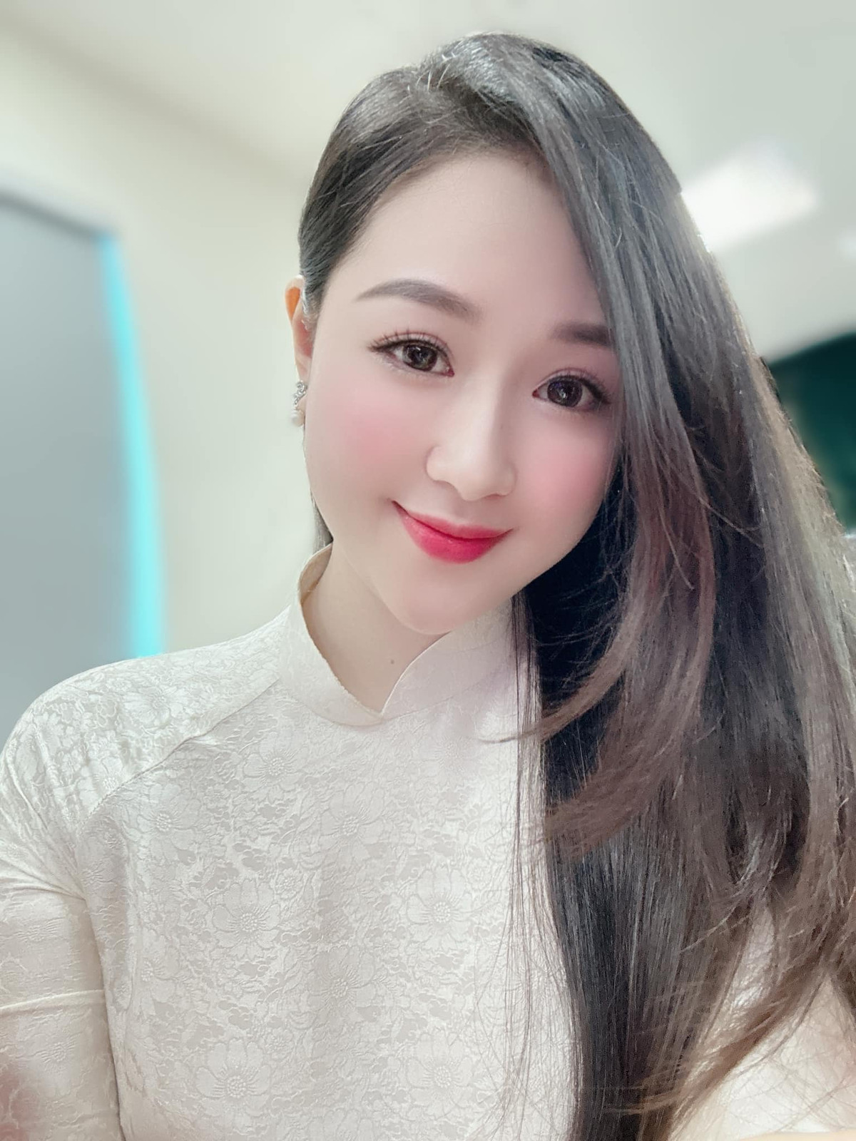 Trang cá nhân của nữ giáo viên thu hút hơn 10.000 người theo dõi.