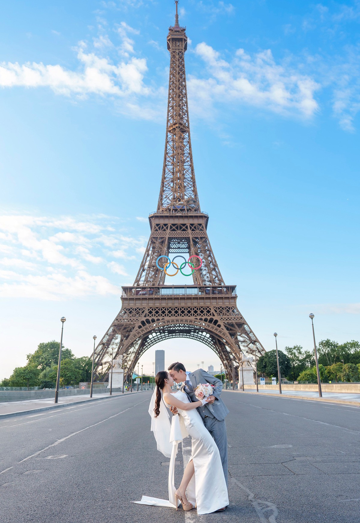 Hồi tháng 8, hoa hậu Mai Anh cho biết chính thức lên xe hoa ở tuổi 20. Hoa hậu được bạn trai cầu hôn bất ngờ trong chuyến du lịch châu Âu hồi tháng 6. (Ảnh: FBNV)