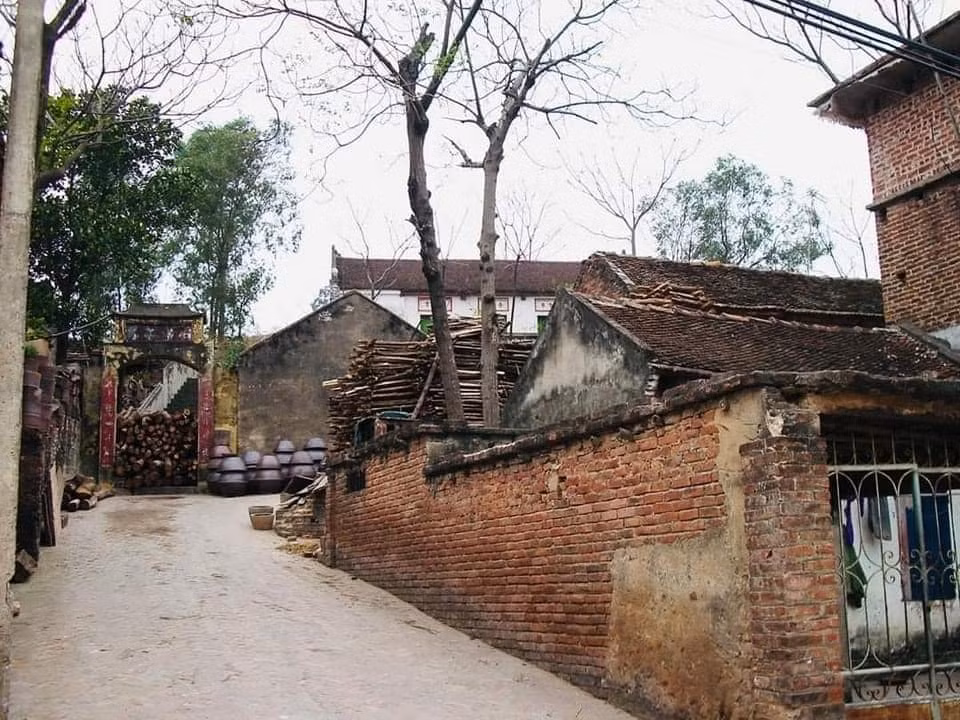 Một ngõ nhỏ ở quê.