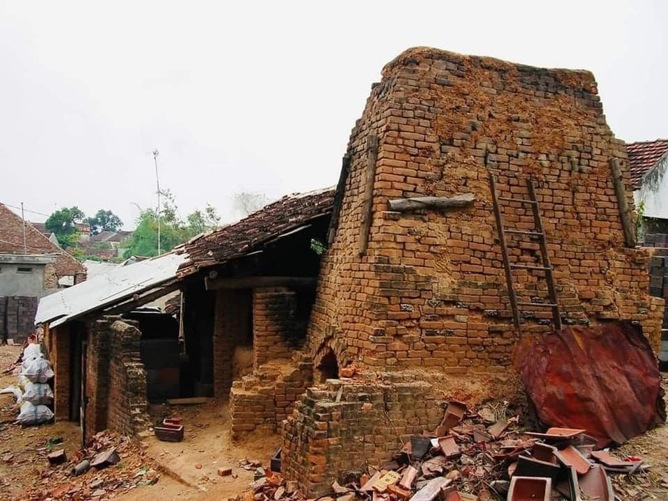 Chiếc lò gạch ngày xưa, bây giờ có lẽ chỉ có thể tưởng tương từ những trang sách hoặc thước phim xưa cũ.