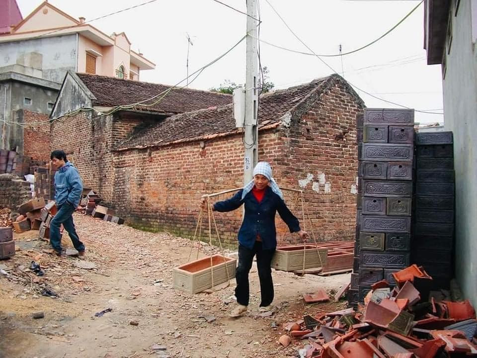 Hình ảnh người dân lao động.