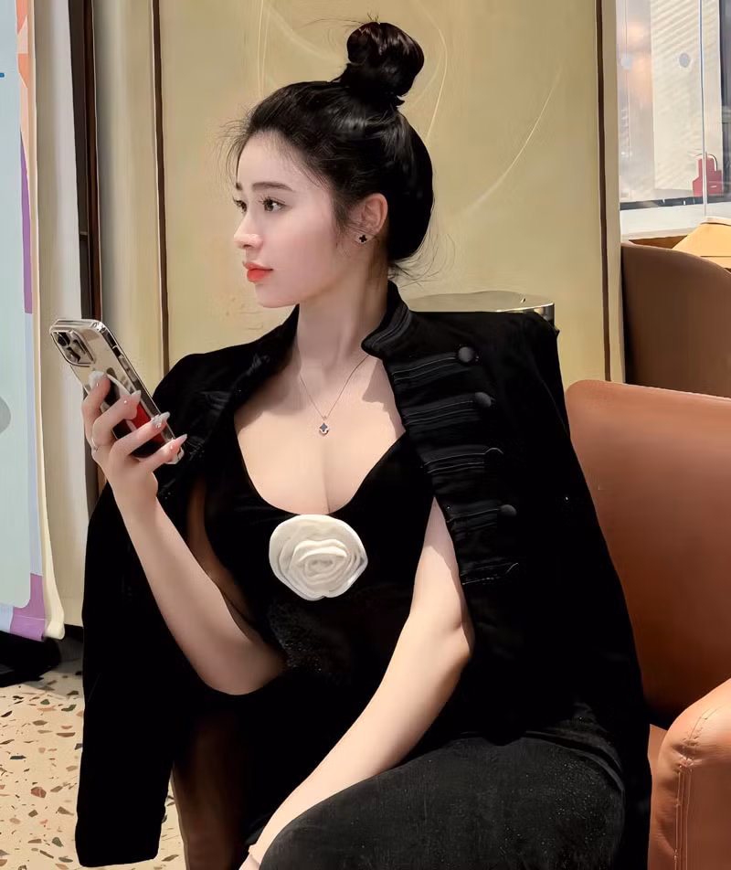 Tuy không rõ danh tính ông xã của Ngọc Lan, tuy nhiên một số thông tin cho rằng chồng cô là một đại gia khá giàu có.