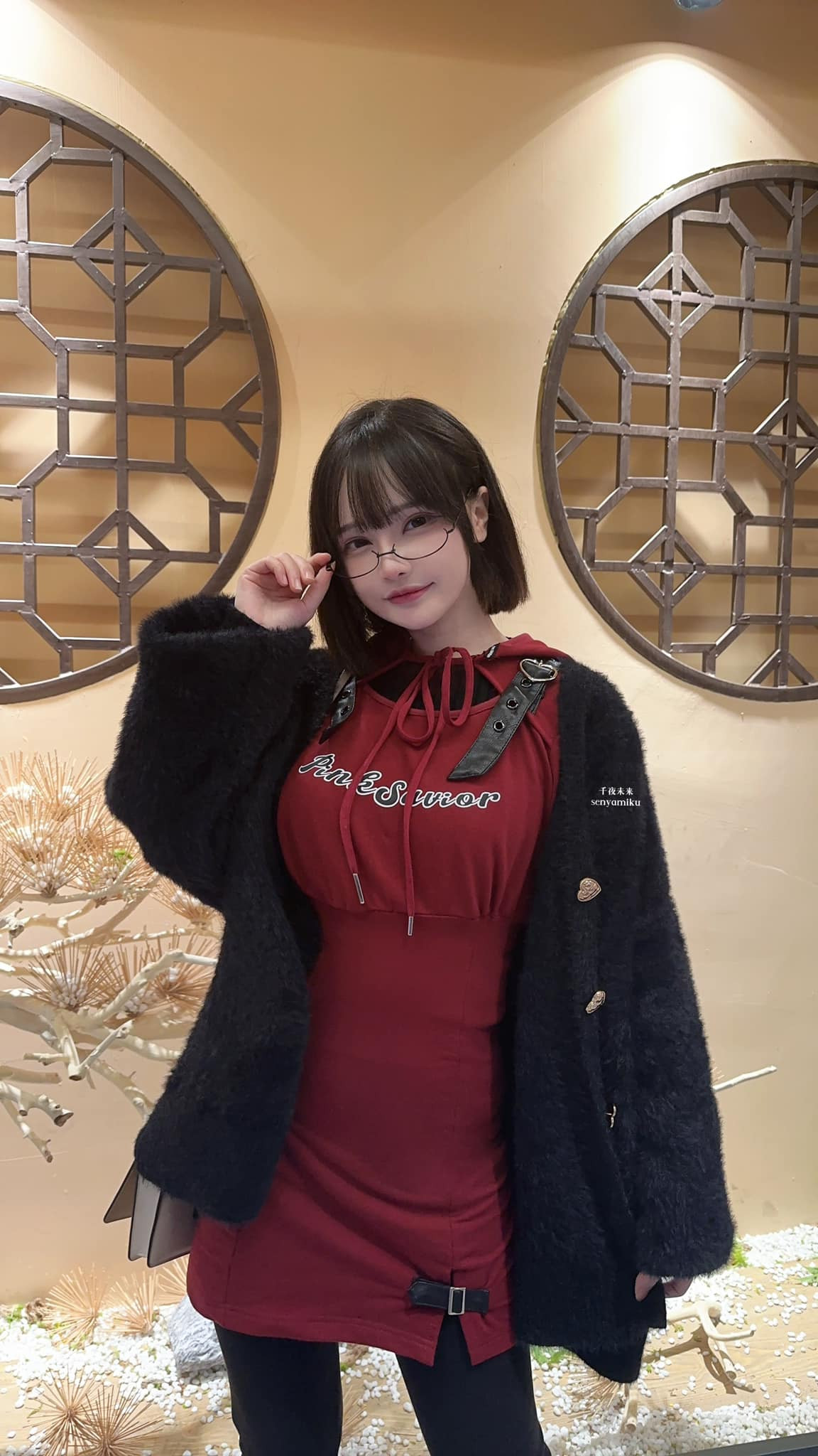 Gương mặt bé xíu của cô nàng là niềm mơ ước của nhiều người.