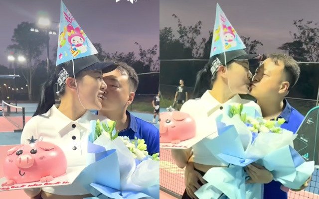 Trước đó, một người bạn của Phương Oanh cũng đăng clip khoảnh khắc nữ diễn viên cùng shark Bình tình tứ trên sân pickleball. Phương Oanh vui vẻ nhún nhảy khi được bạn bè tặng bánh sinh nhật và hoa bất ngờ, shark Bình đứng cạnh thì ôm eo không rời và trao cho cô nụ hôn cực tình tứ.