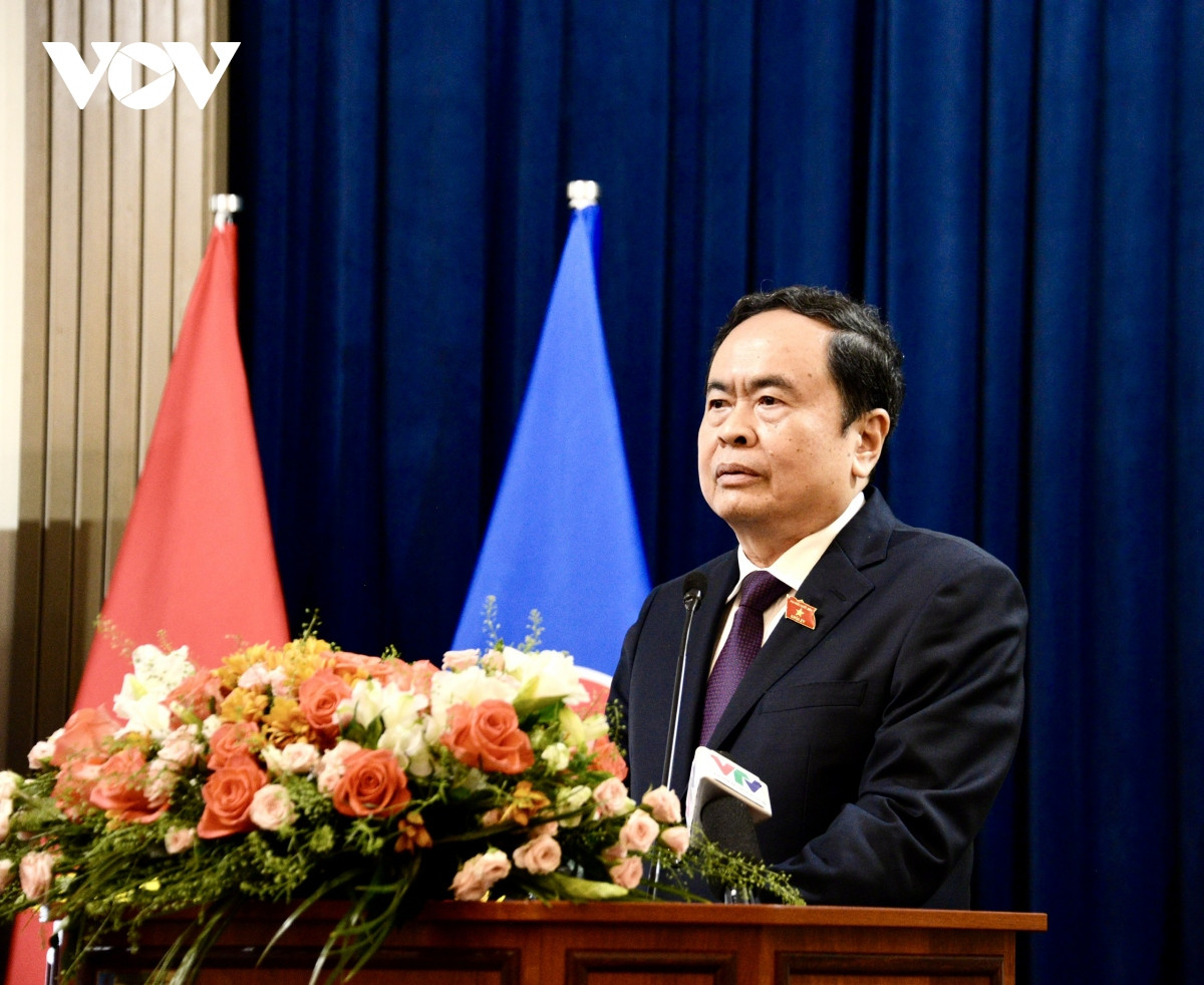 Chu tich Quoc hoi gap mat cong dong nguoi Viet tai Nga-Hinh-3