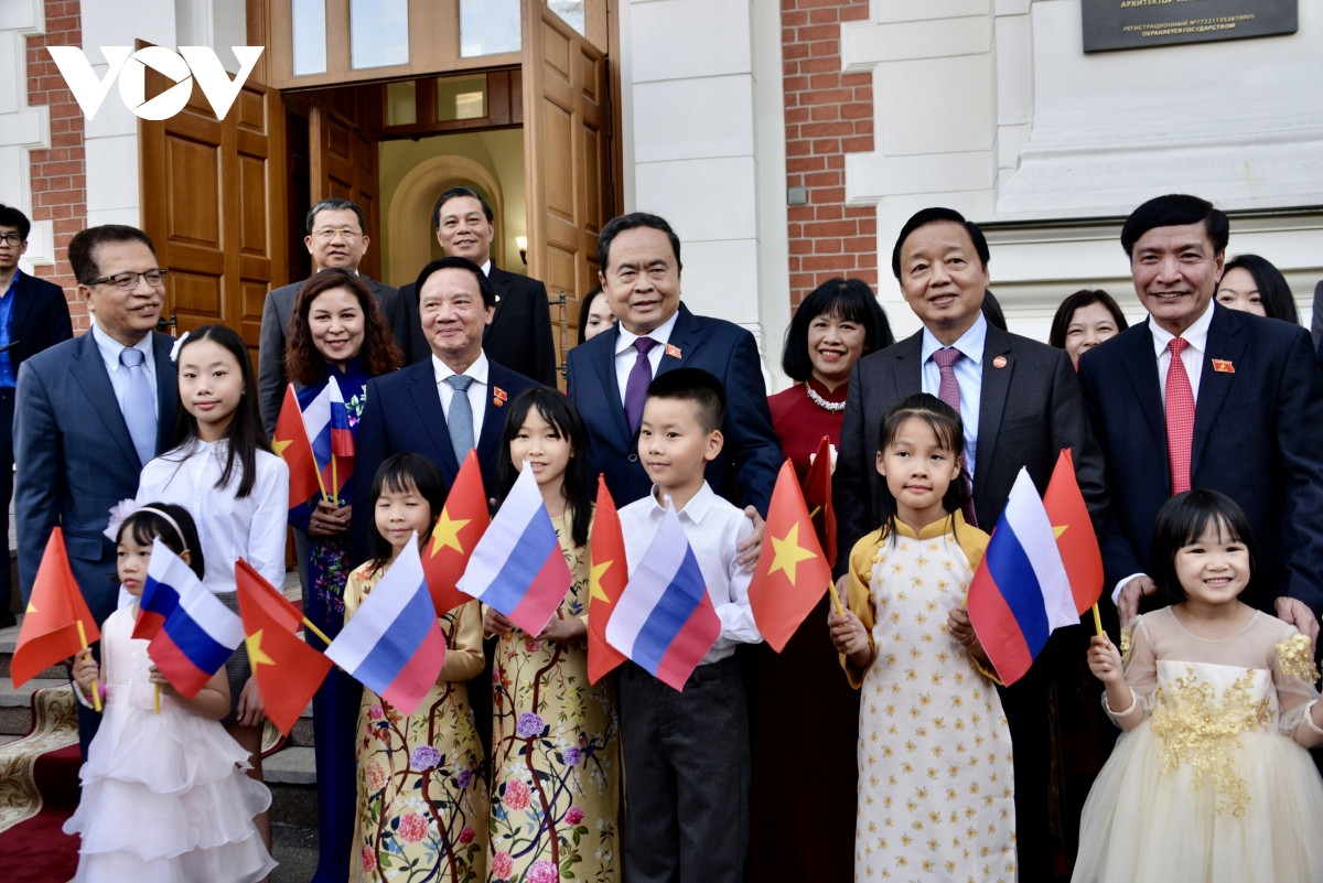 Chu tich Quoc hoi gap mat cong dong nguoi Viet tai Nga-Hinh-5