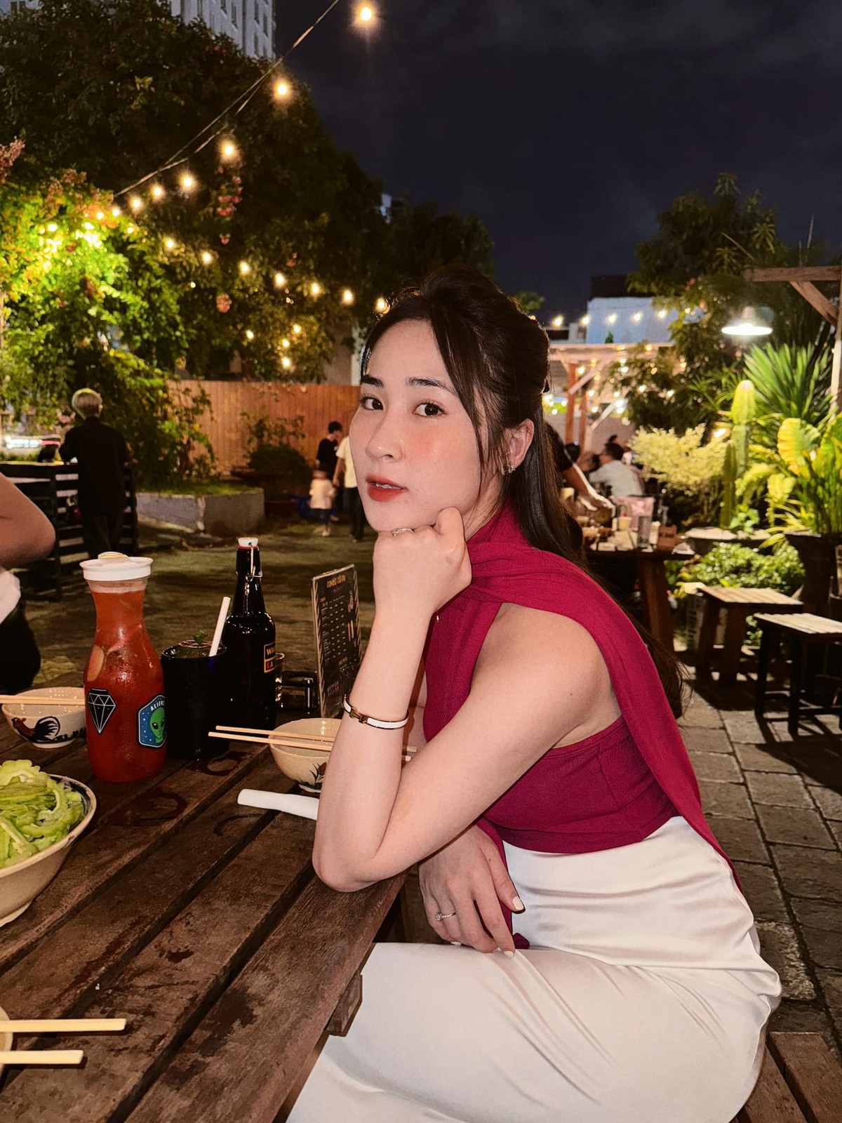 Không chỉ sở hữu giọng hát làm say đắm lòng người, Quán quân Sao mai xứ Nghệ còn có nhan sắc xinh xắn, ngọt ngào.