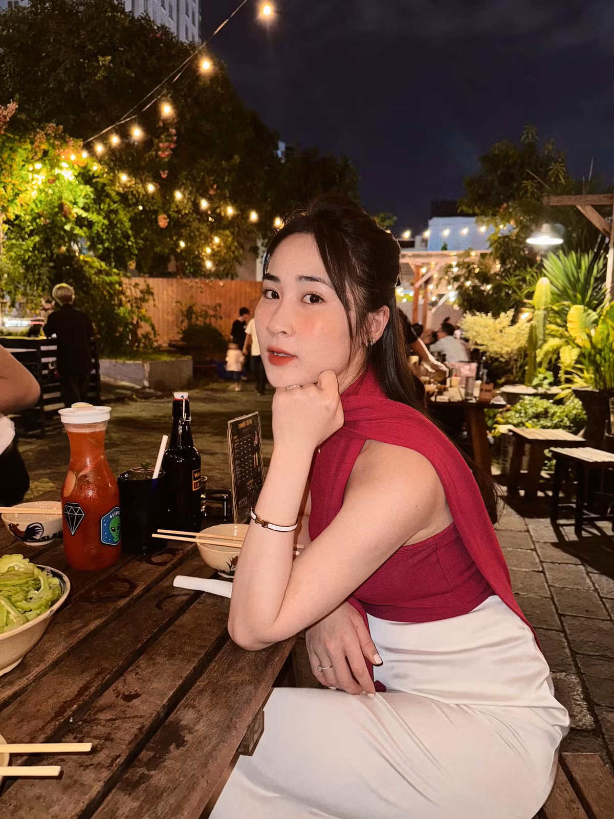 Không chỉ sở hữu giọng hát làm say đắm lòng người, Quán quân Sao mai xứ Nghệ còn có nhan sắc xinh xắn, ngọt ngào.