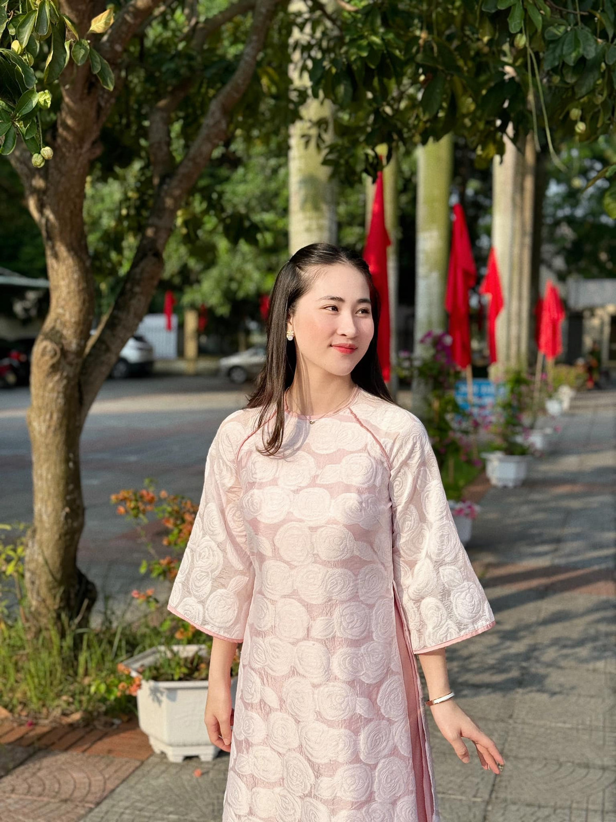 Cô nàng theo đuổi phong cách nữ tính, đậm chất người con gái Á Đông.