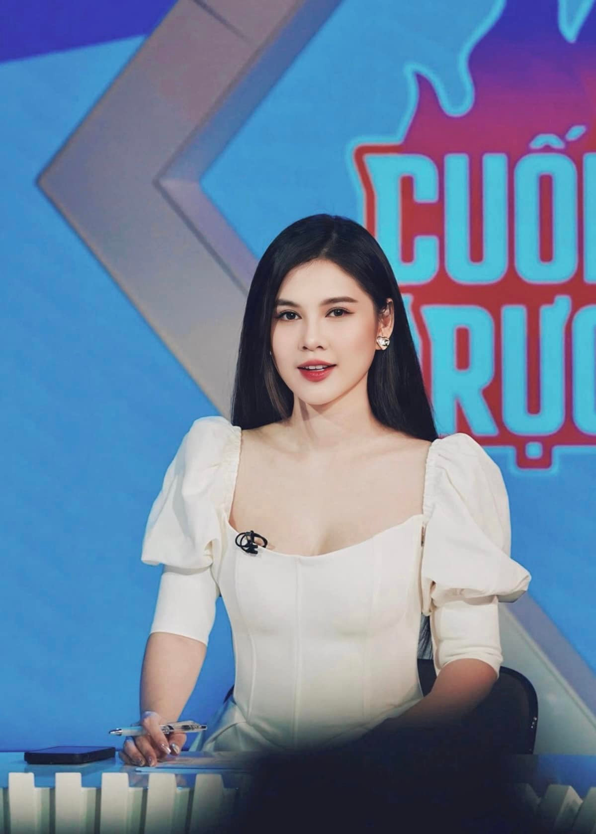 Sau những vai diễn nhỏ đầu tay, cô nàng chăm chỉ nhận về nhiều kịch bản phim hơn như: "Chỉ có thể là yêu", "Hương ngọc lan", "Chuyện chúng mình".