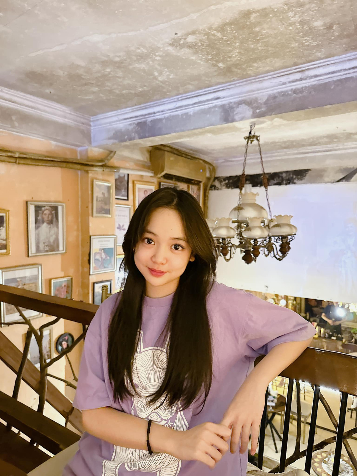 Chu Diệp Anh sinh năm 2011 tại Hà Nội, hoạt động nghệ thuật từ năm 4 tuổi với vai trò diễn viên, người mẫu nhí.