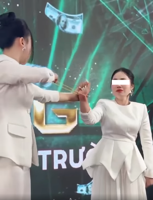 Không phải một người mà rất nhiều người cùng bị phạt với cách tương tự như trên.