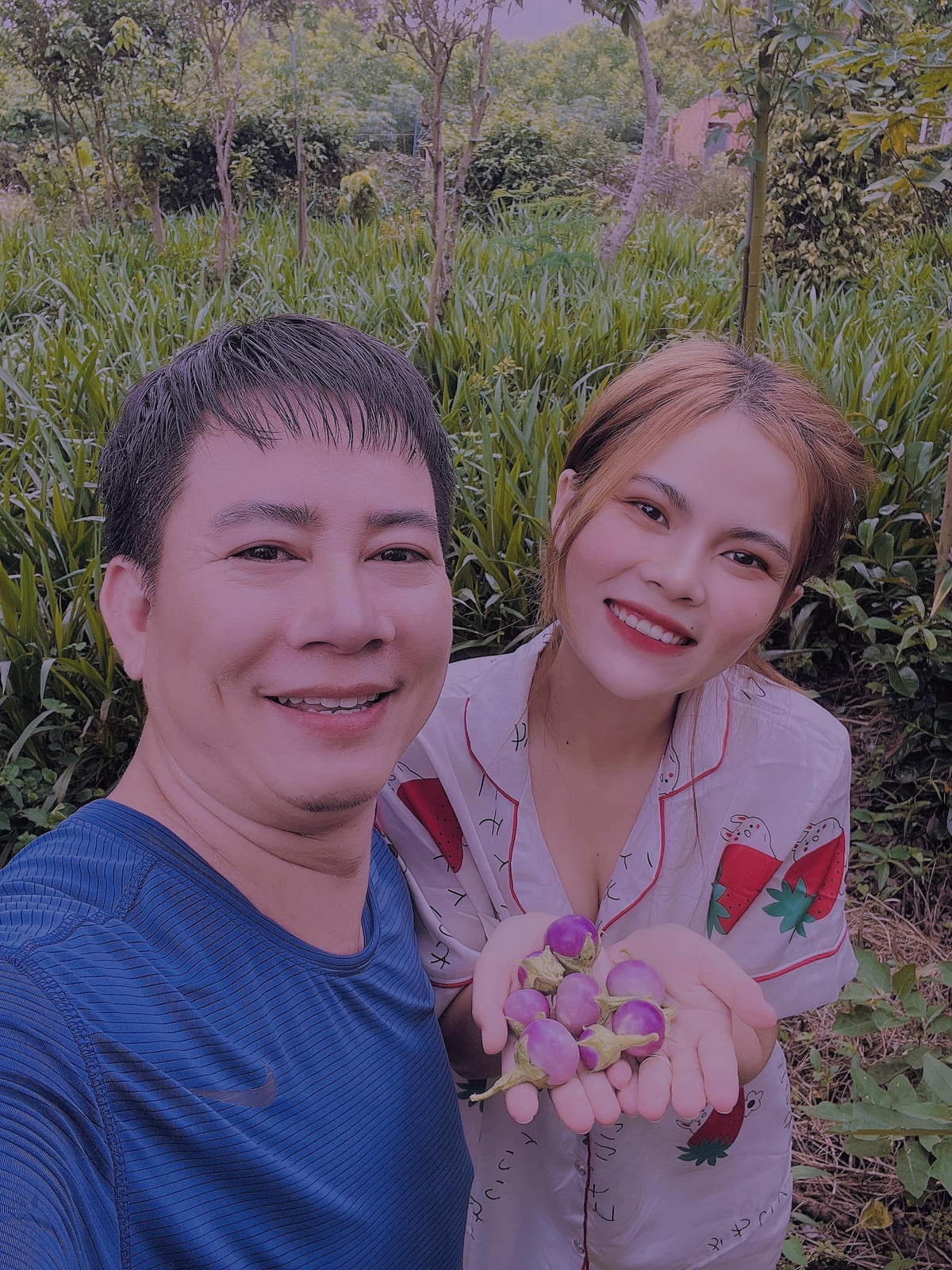 Đến tháng 11/2022, cặp đôi quyết định về chung nhà.