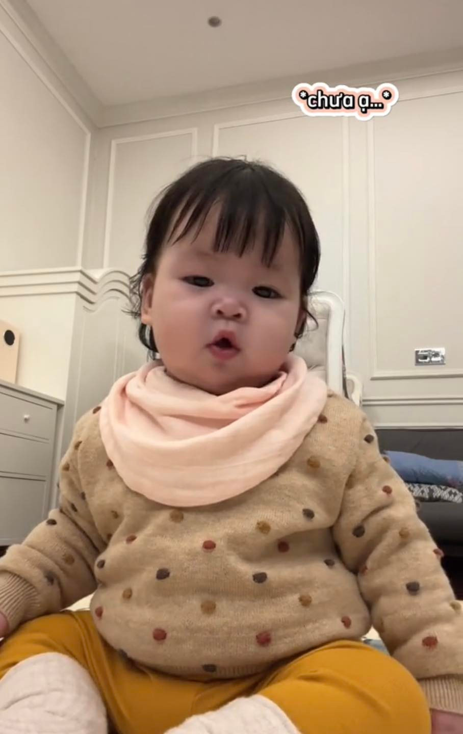 Đoạn video kéo dài 1 phút của con gái Đỗ Mỹ Linh gây sốt trên mạng xã hội, thu về hàng chục nghìn lượt tương tác cùng hơn 1,2 triệu lượt xem.