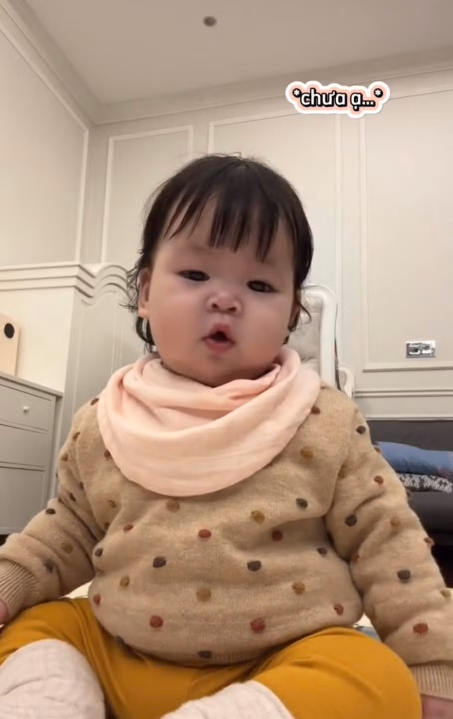 Đoạn video kéo dài 1 phút của con gái Đỗ Mỹ Linh gây sốt trên mạng xã hội, thu về hàng chục nghìn lượt tương tác cùng hơn 1,2 triệu lượt xem.